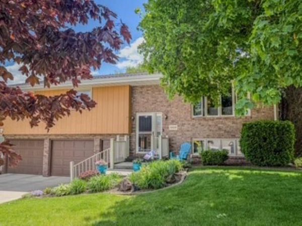 3920 Hillcrest Road, Dubuque, IA 52002