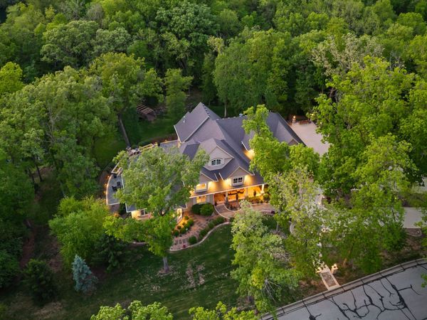 12993 Oak Brook Drive, Urbandale, IA 50323