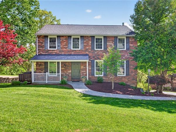 5885 Dalmatian Dr, Bethel Park, PA 15102