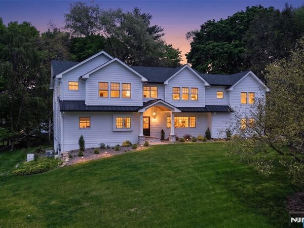 17 Grandview Avenue, Upper Saddle River, NJ 07458