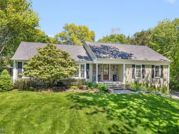 3 Aspen Dr, Chester, NJ 07930