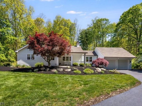 3 Laurel Pl, Chester, NJ 07930
