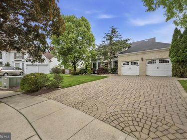 51 STONEHEDGE DRIVE, HIGHTSTOWN, NJ 08520
