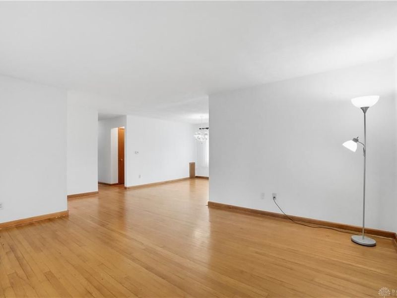 101 Winchcombe Drive, Washington Township, OH 45459 Photo 8