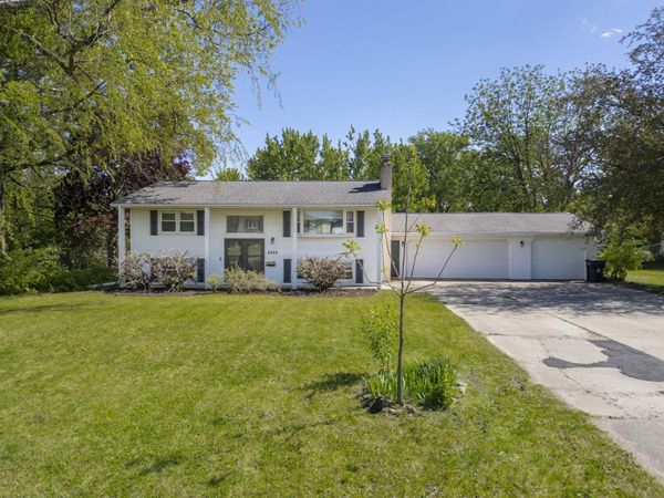 4224 Cherrywood Drive, Cedar Falls, IA 50613
