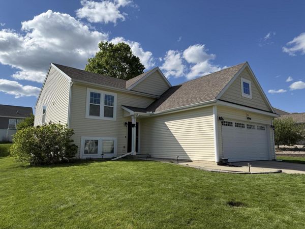 10121 Castle Creek Circle, Unit 45, Galesburg, MI 49053