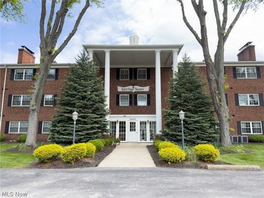 2885 Pease Drive, Unit 309, Rocky River, OH 44116