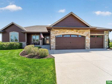 827 Wedgewood Court , Plattsmouth, NE 68048