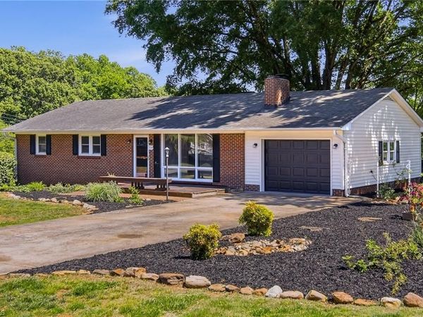 324 Chestnut Street , Yadkinville, NC 27055