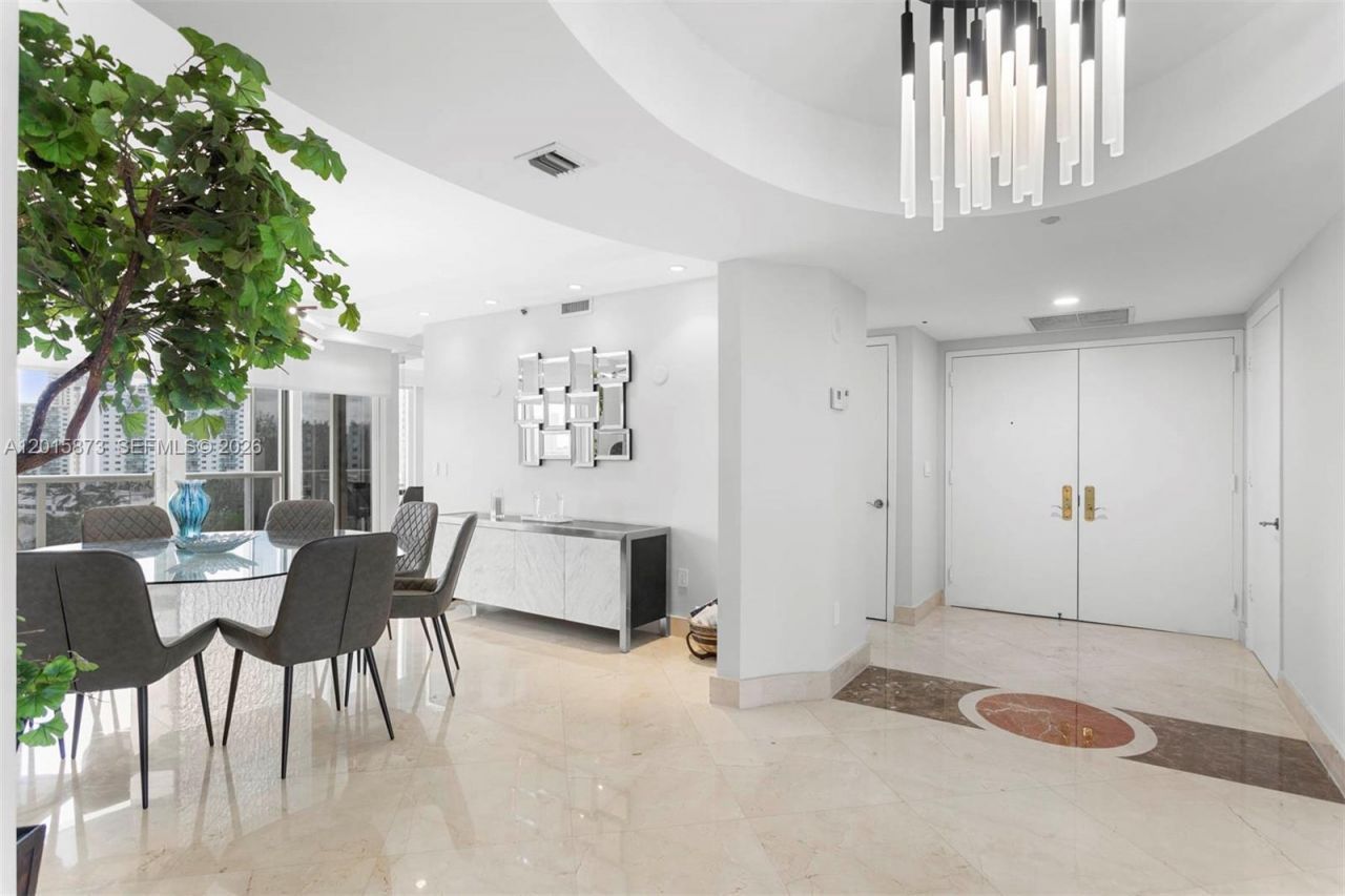 19111 Collins Ave , Unit 604, Sunny Isles Beach, FL 33160 Photo