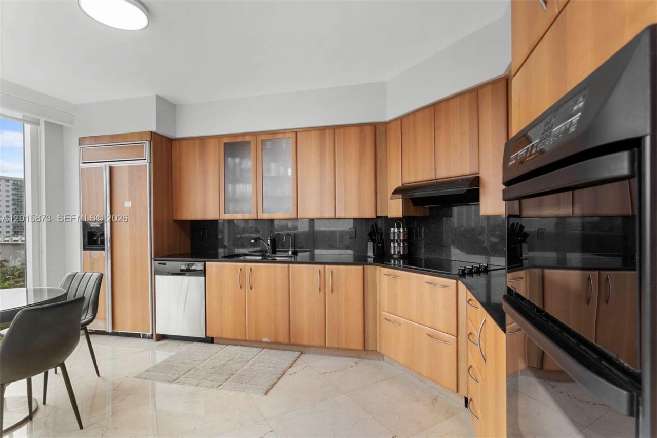 19111 Collins Ave , Unit 604, Sunny Isles Beach, FL 33160 Photo