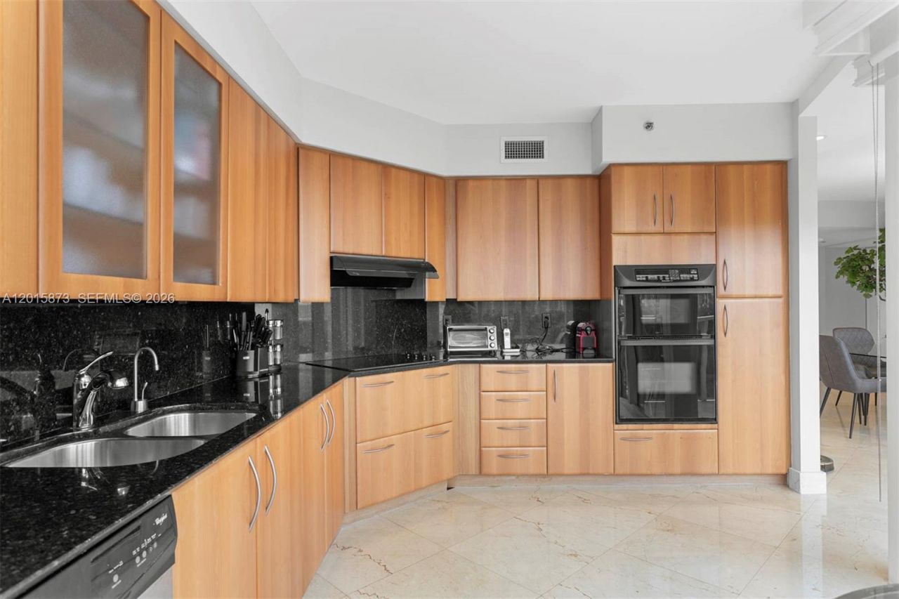 19111 Collins Ave , Unit 604, Sunny Isles Beach, FL 33160 Photo