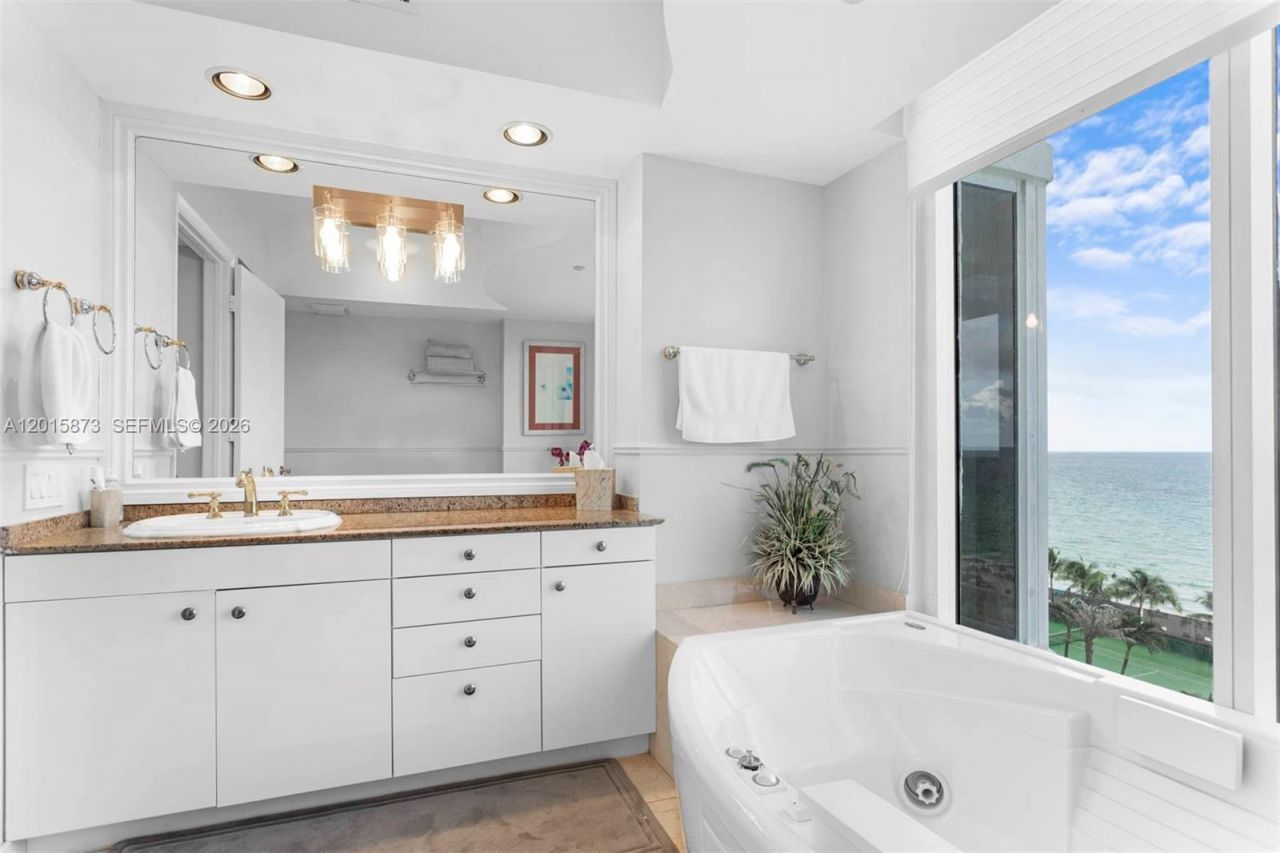 19111 Collins Ave , Unit 604, Sunny Isles Beach, FL 33160 Photo
