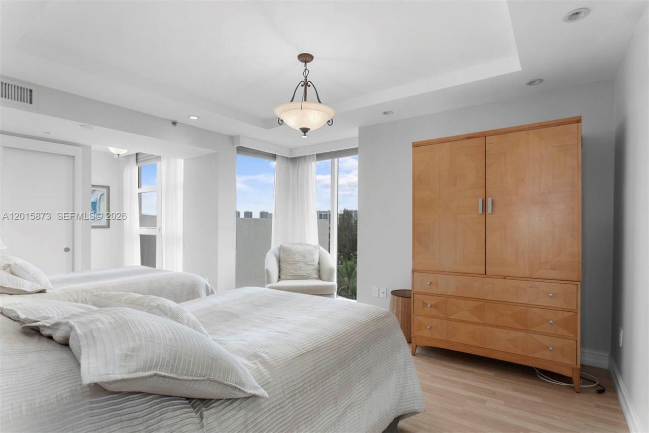 19111 Collins Ave , Unit 604, Sunny Isles Beach, FL 33160 Photo