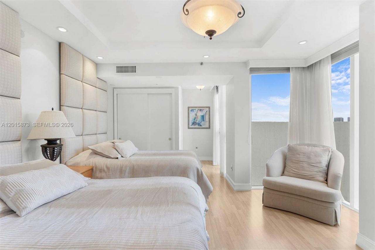 19111 Collins Ave , Unit 604, Sunny Isles Beach, FL 33160 Photo