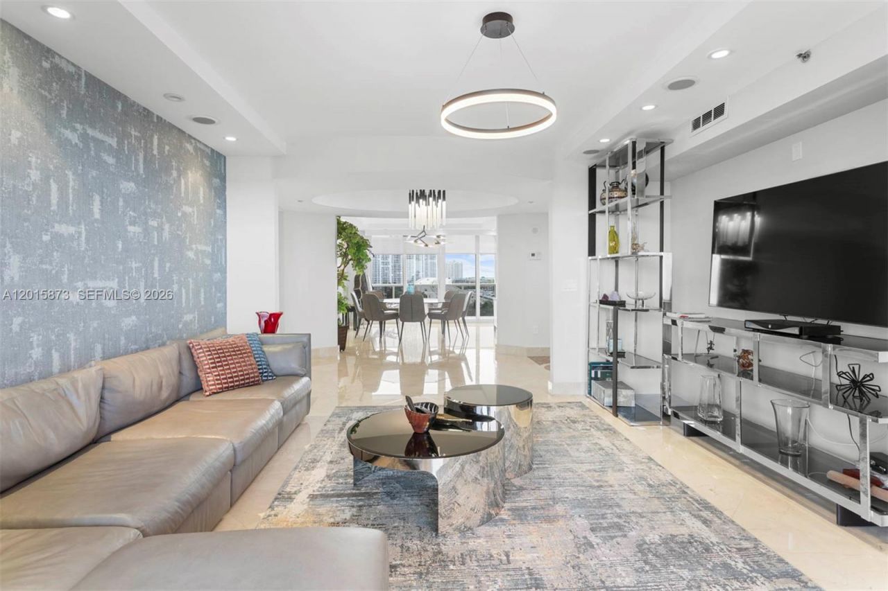 19111 Collins Ave , Unit 604, Sunny Isles Beach, FL 33160 Photo