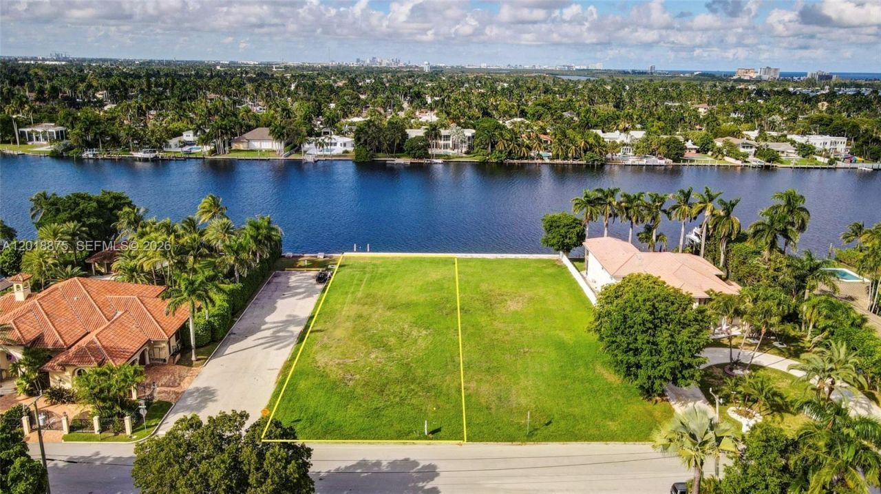 1051 S Southlake Dr , Hollywood, FL 33019 Photo