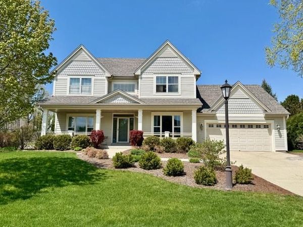 W244N5731 Falcon Dr, Sussex, WI 53089