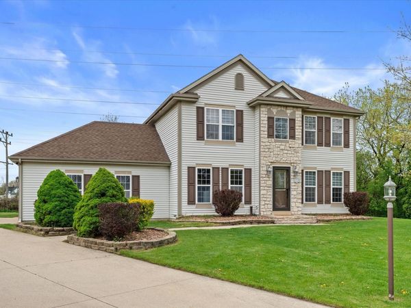 7589 S Pacific St, Franklin, WI 53132