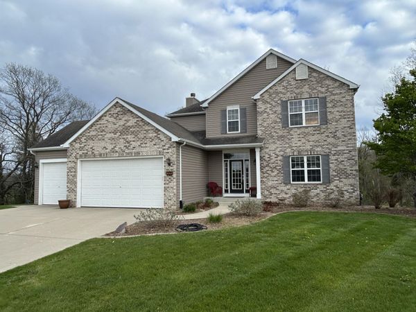 505 Acacia Dr, Saukville, WI 53024