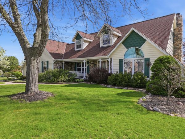 211 Erin Ct, West Bend, WI 53095