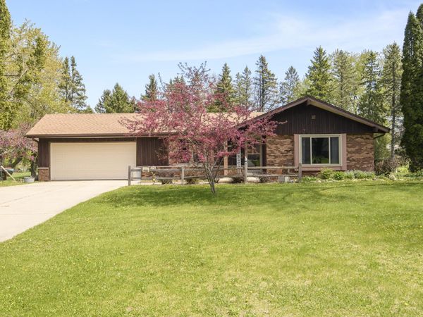 1438 Heather Cir, Richfield, WI 53033