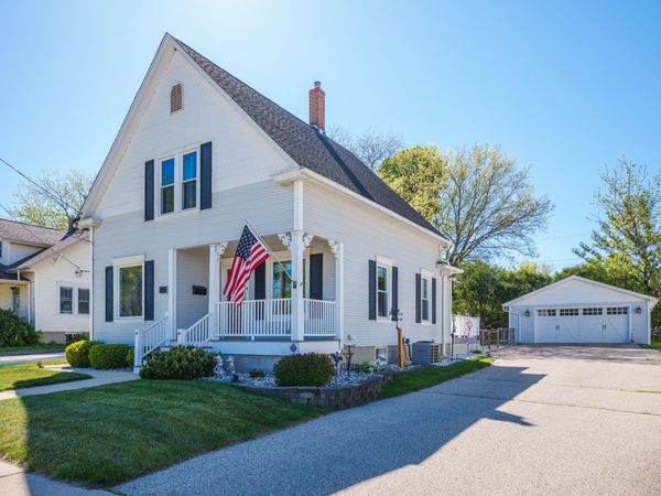233 Kendall St, Burlington, WI 53105