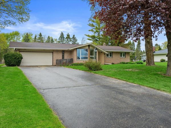 3182 Kettle Moraine Pkwy, Richfield, WI 53033