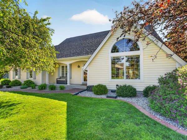 3953 S Victoria Ct, New Berlin, WI 53151