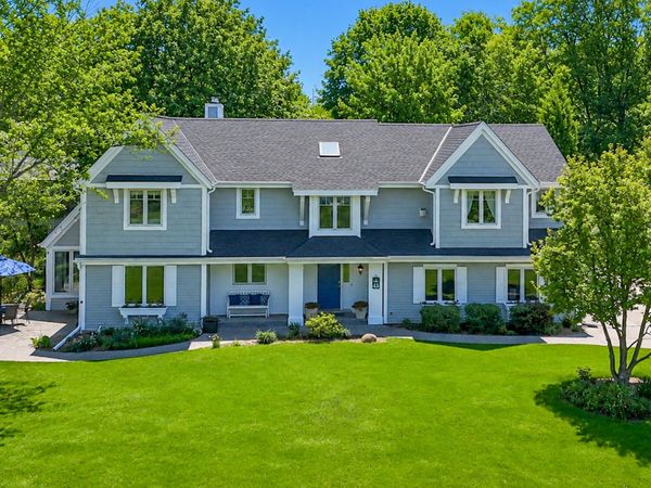 N23W28221 Beach Park Cir, Delafield, WI 53072