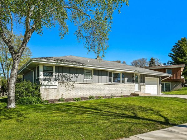 5544 Oakwood St, Greendale, WI 53129