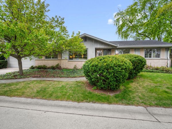 321 W Birch St, Glendale, WI 53217