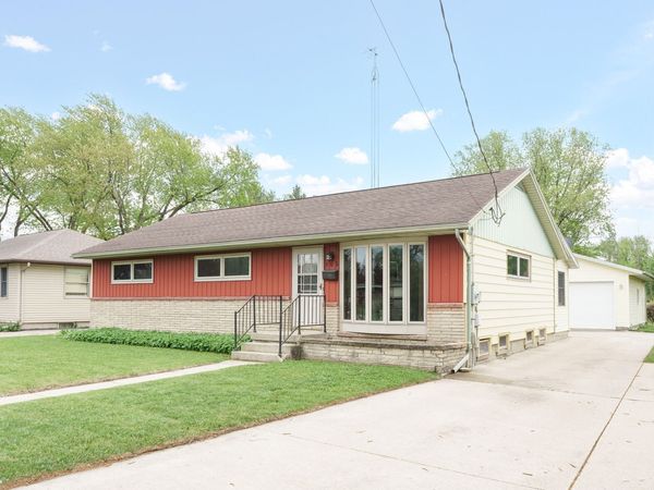 105 Clark St, Watertown, WI 53094