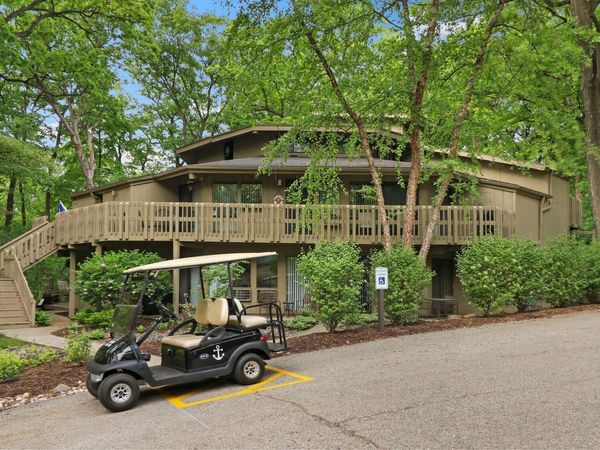 511 Tam O'Shanter Dr, Unit E, Fontana, WI 53125