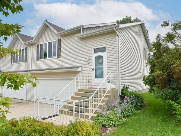 1467 W 2nd Ave, Port Washington, WI 53074
