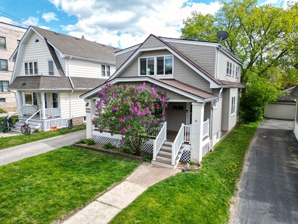 1705 E Newton Ave, Unit 1707, Shorewood, WI 53211