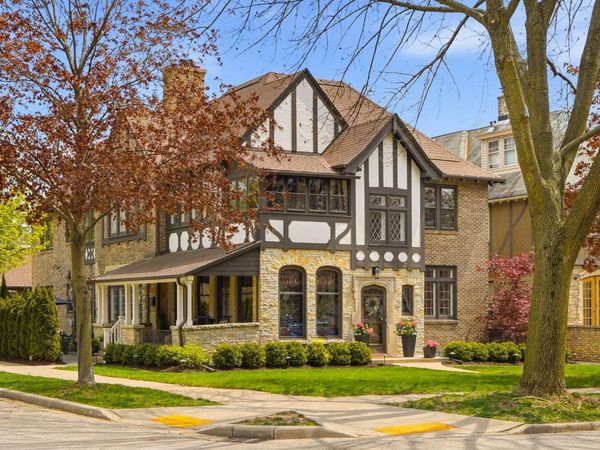 4224 N Farwell Ave, Shorewood, WI 53211