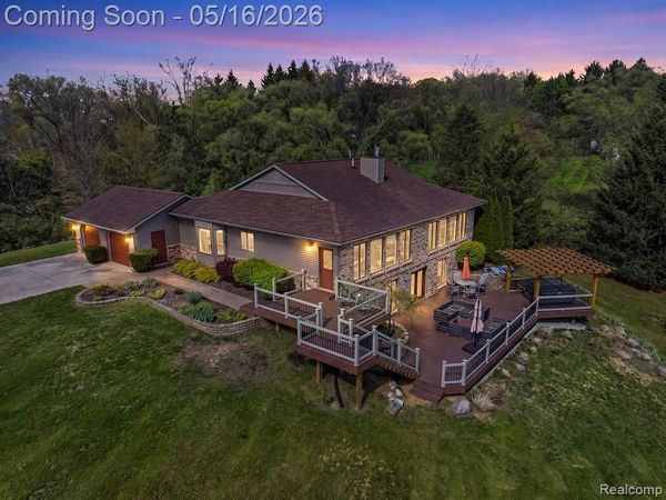 8742 Hyne Road, Brighton Twp, MI 48114