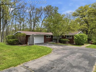 8645 Fieldcrest Drive, Green Oak Twp, MI 48116