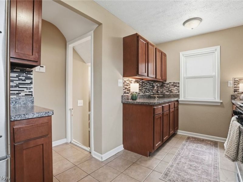 350 E 210th Street, Euclid, OH 44123 Photo 13