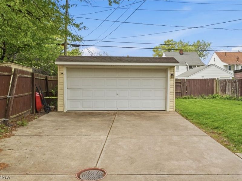 350 E 210th Street, Euclid, OH 44123 Photo 32