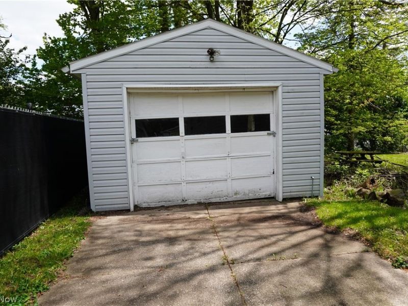 483 17th Street NW, Barberton, OH 44203 Photo 2