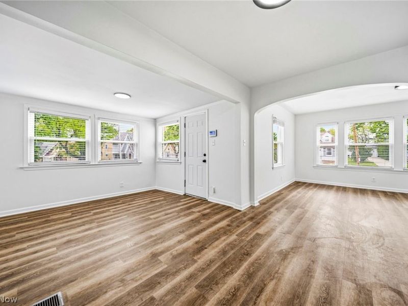 3579 Lloyd Road , Cleveland, OH 44111 Photo 10