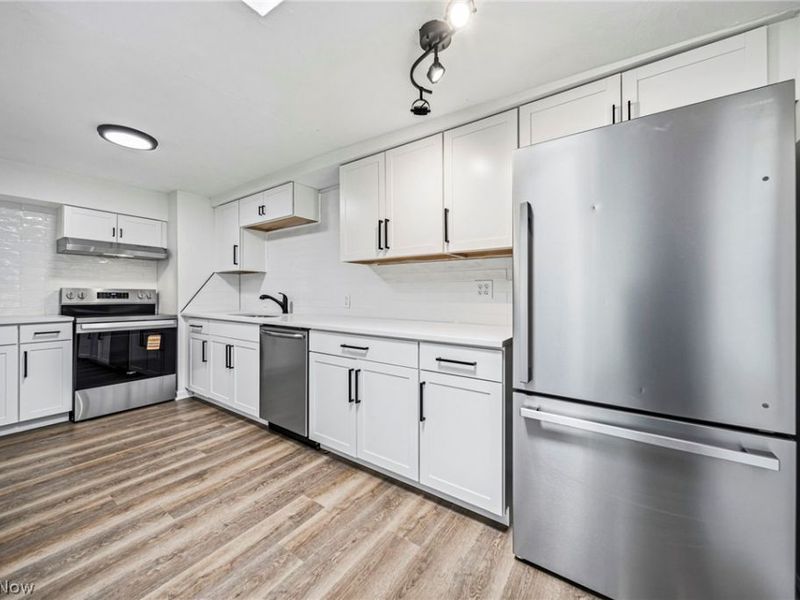 3579 Lloyd Road , Cleveland, OH 44111 Photo 14