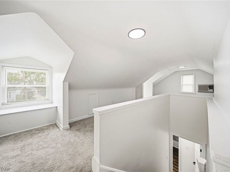 3579 Lloyd Road , Cleveland, OH 44111 Photo 23