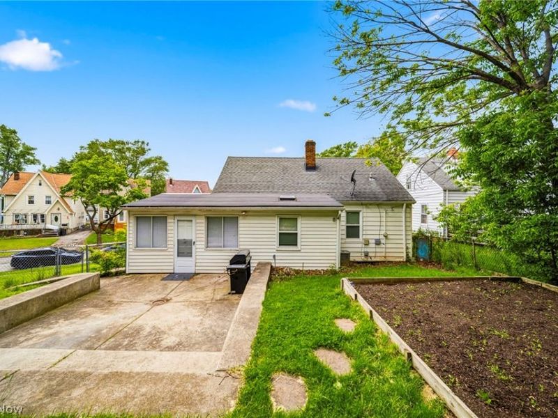 3579 Lloyd Road , Cleveland, OH 44111 Photo 3