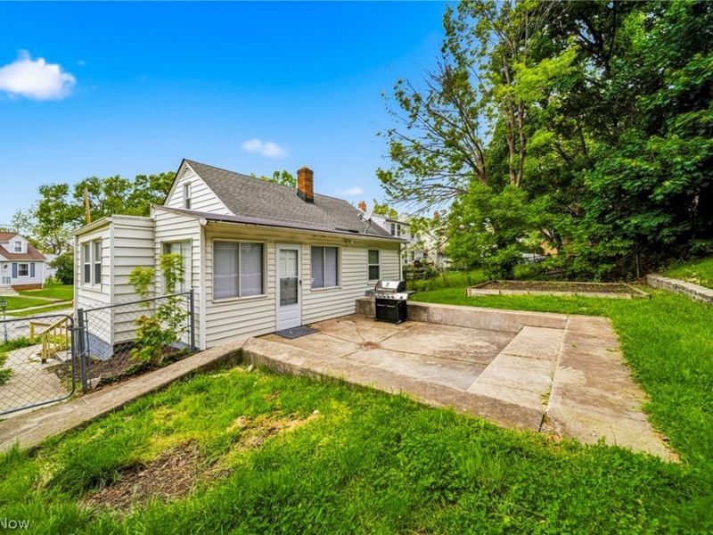 3579 Lloyd Road , Cleveland, OH 44111 Photo 33