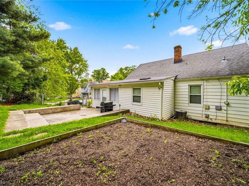 3579 Lloyd Road , Cleveland, OH 44111 Photo 35