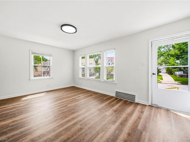 3579 Lloyd Road , Cleveland, OH 44111 Photo 7