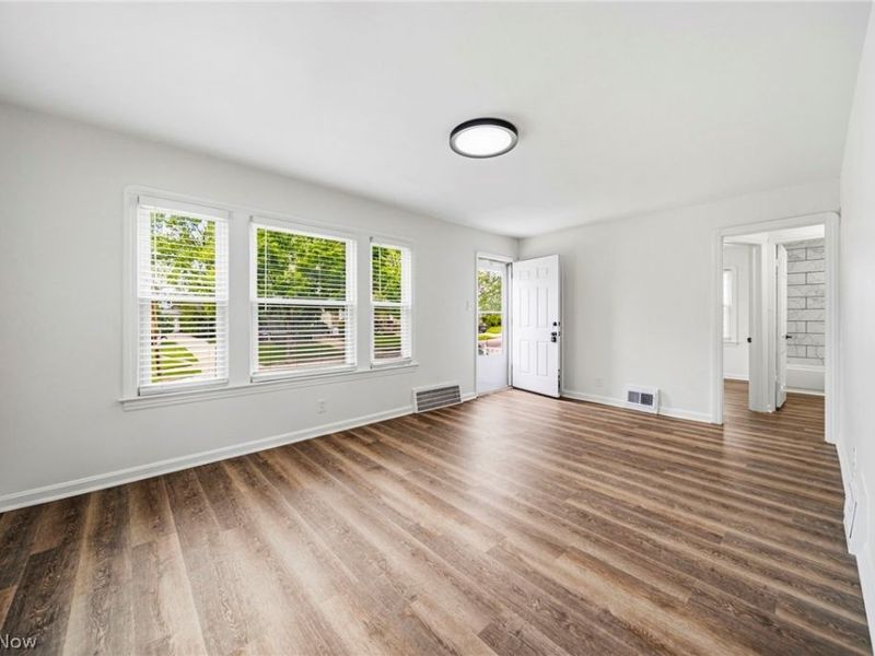 3579 Lloyd Road , Cleveland, OH 44111 Photo 9